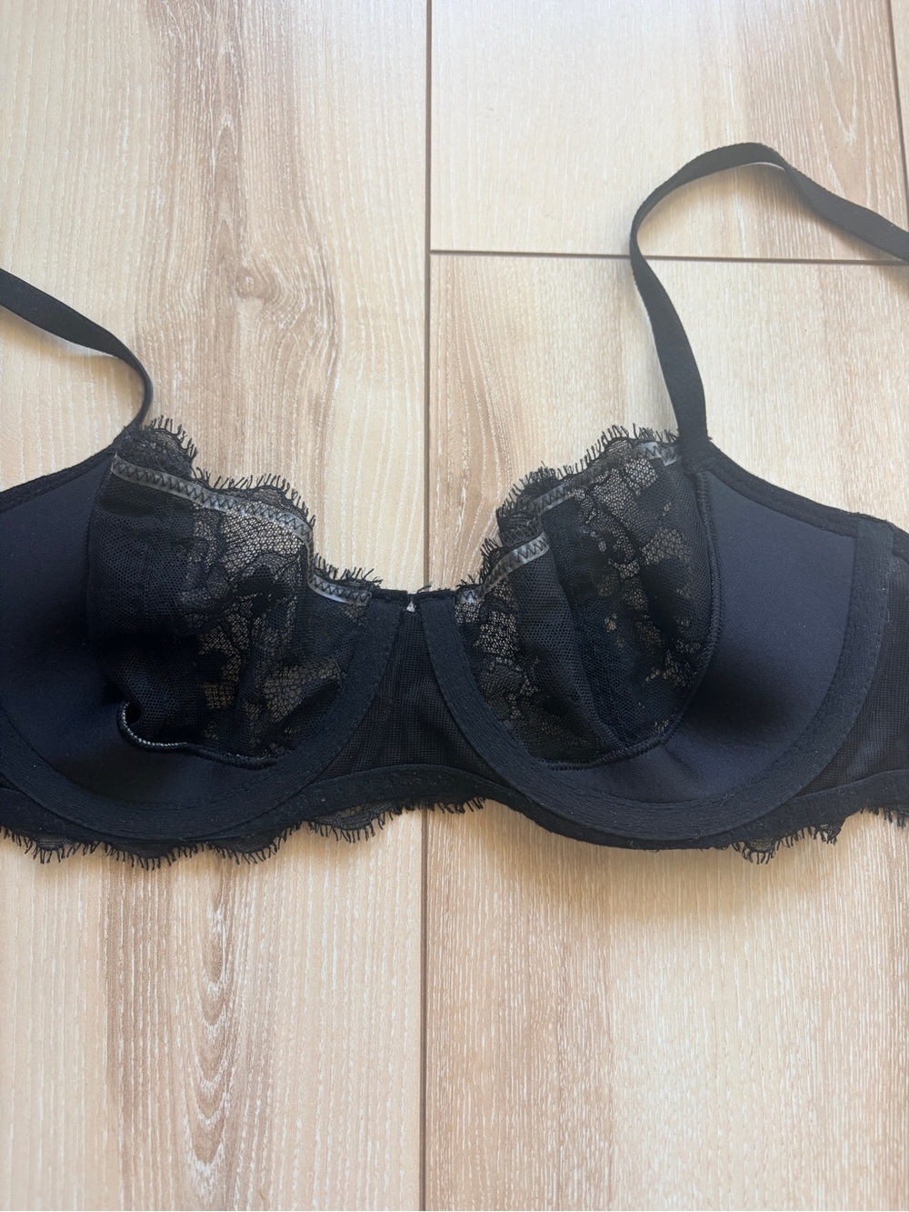 Victoria Secret Black Lace Unpadded Bra - Elegant Support - Picture 4 of 4